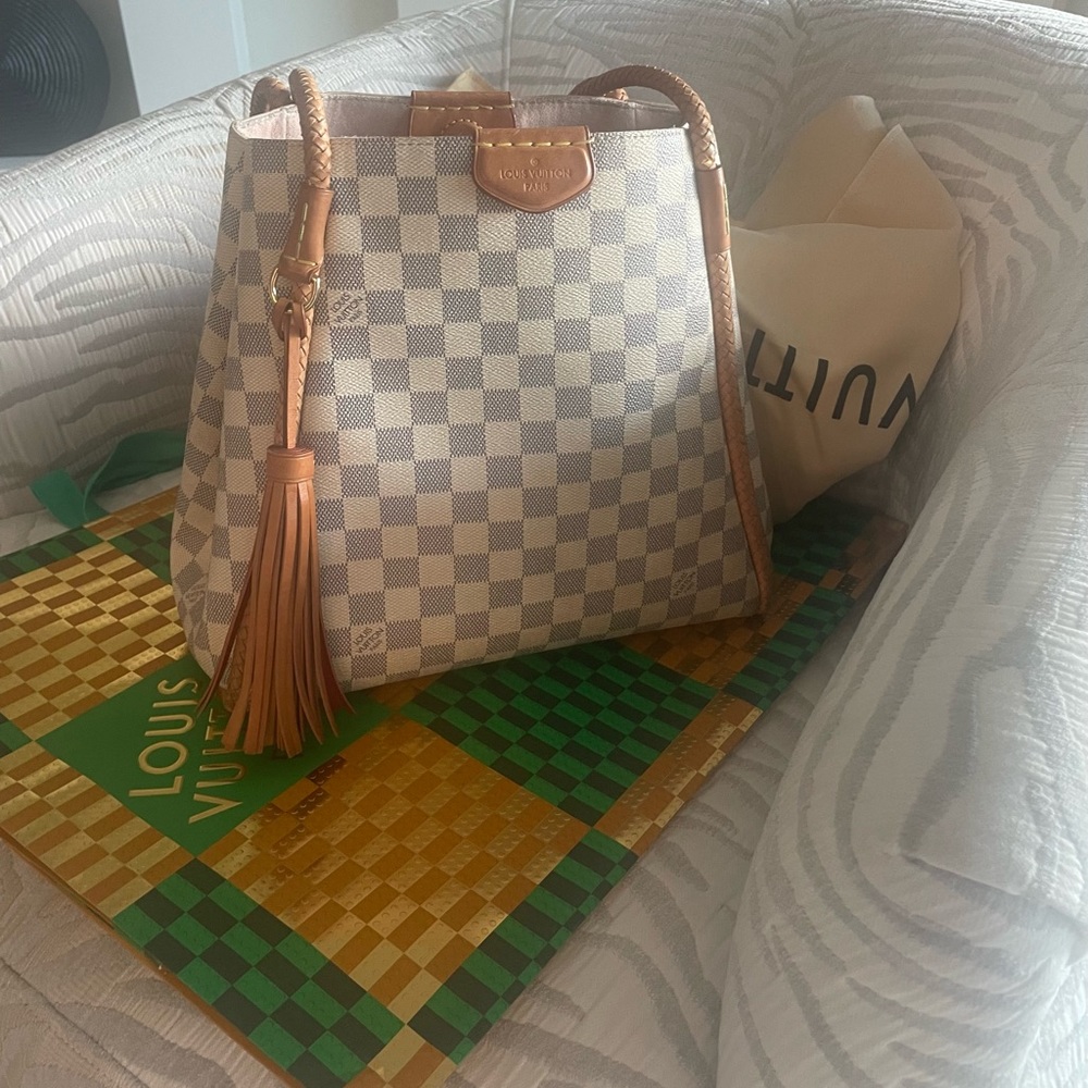 Authentic Louis Vuitton Propriano shoulder bag 💗